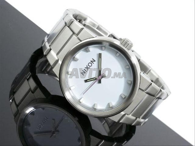 ساعة نايكسون أصلية، جديدة جداً جداً