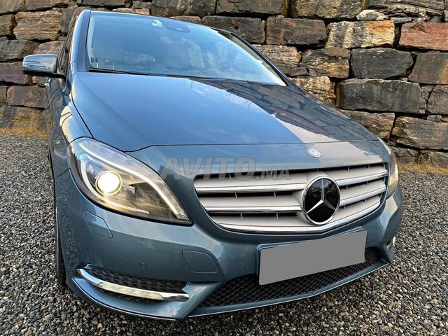 Mercedes-Benz 220 Diesel Automatique 2012 à Rabat