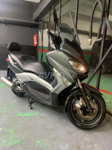 Moto Yamaha Xmax 250 - 2