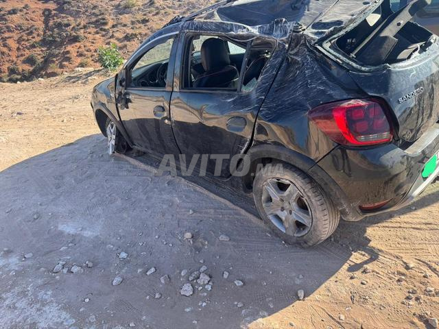 Voiture accidentée en réforme - 2