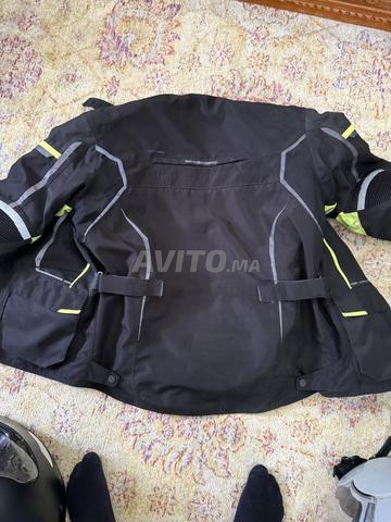 ملابس وخوذة للدراجة النارية - 2