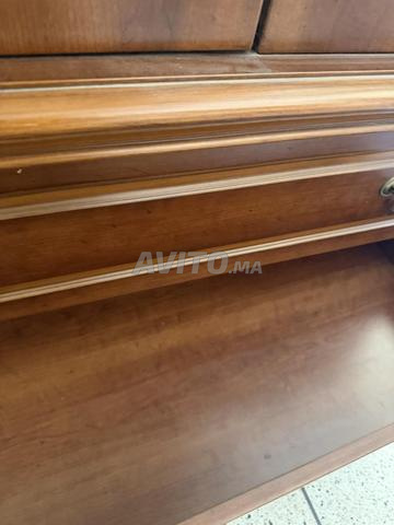 خزانة عرض خشبية بحالة شبه جديدة - 2