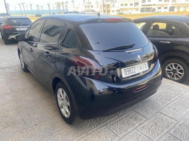 Peugeot 208 Diesel Manuelle 2018 à Rabat