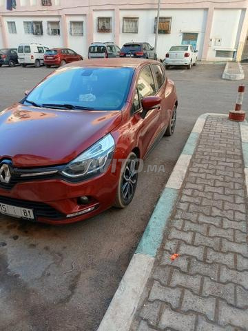 Clio 4 voiture encore en bon état, tout est propre dedans