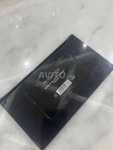 باليت ظلال عيون ميك أب ريفولوشن