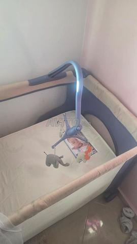 Lit pour bébé avec tous ses accessoires - 2
