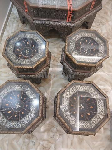 طاولة و 4 منافض سجائر - 2