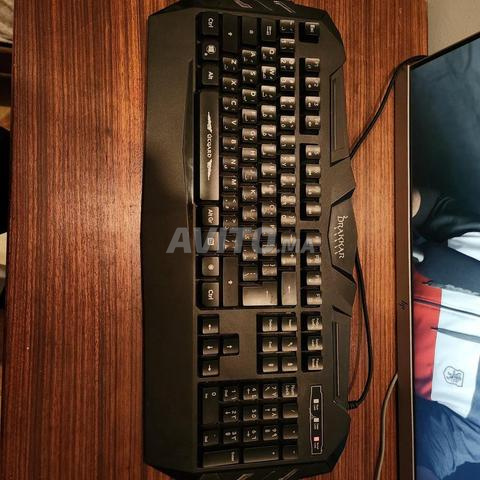 لوحة مفاتيح بضوء أحمر - 2