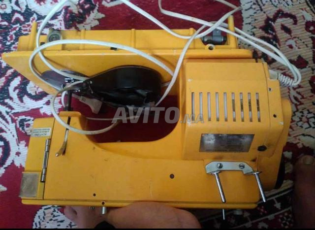 Machine à coudre marque Allemagne - 2