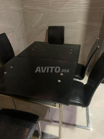 Salle à manger avec chaises à vendre