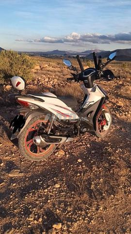 Sanya 2024 (110cc) - Moto en bon état à vendre - 2