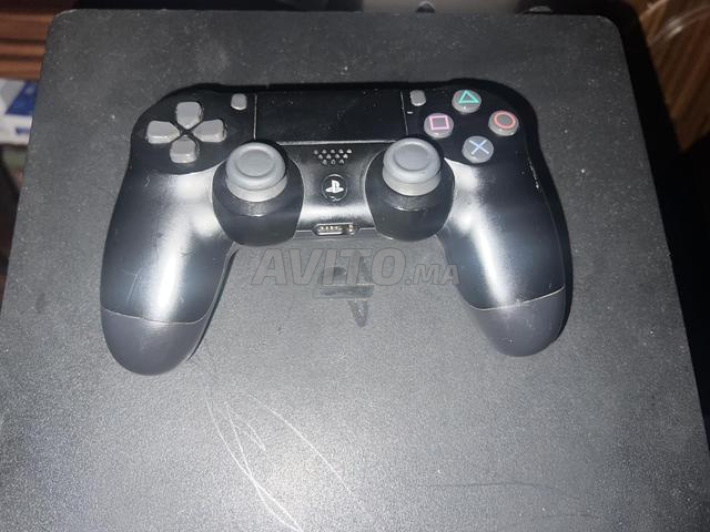 PS4 Slim 1T avec FC26 et FC25 et 2 manettes