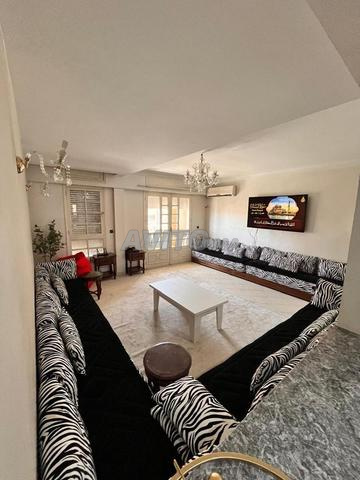 صالون (خشب ومرتبة)