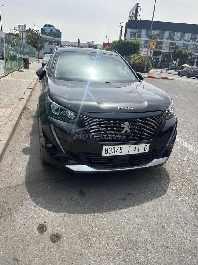 سيارة جيدة فيها عجلات اربعة جدد تغير الزيت 