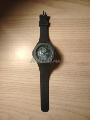 ساعة سوداء أنيقة - تصميم بسيط قابل للتعديل - 2