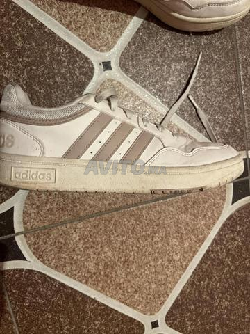 حذاء اديداس رياضي بشريط وردي مقاس 39/5 أصلي