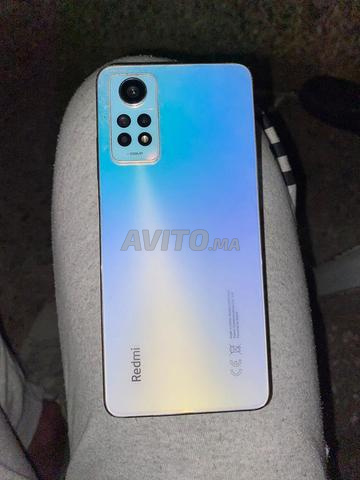 Téléphone propre et jamais rien changé dedans - 2