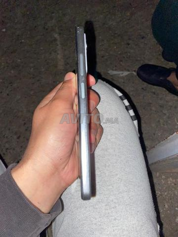 Téléphone propre et jamais rien changé dedans