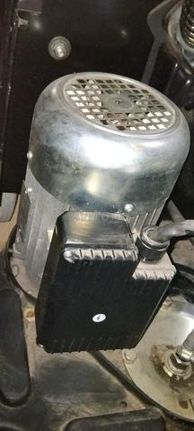 Monobrosse avec aspirateur, la brosse est abîmée - 2