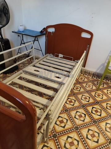 سرير طبي كهربائي