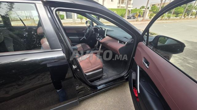 Toyota Cross comme neuve - 2