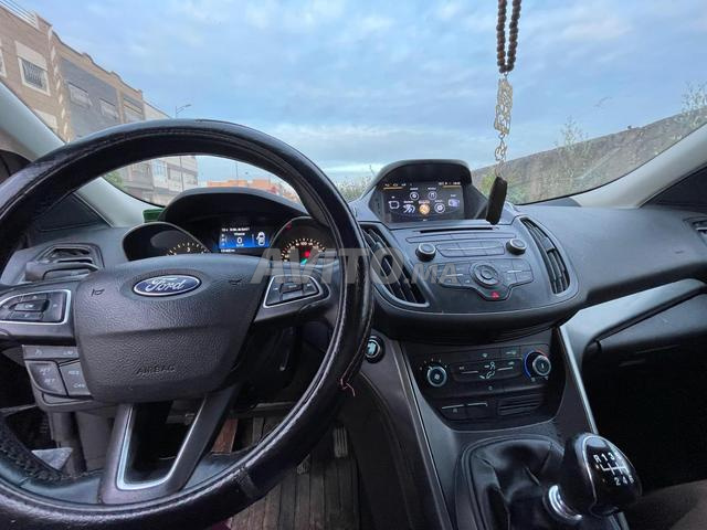 Ford Kuga 2017 en excellent état. - 2