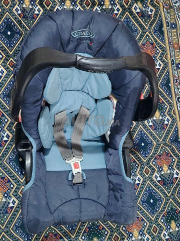 مقعد سيارة للأطفال بحالة ممتازة - 2