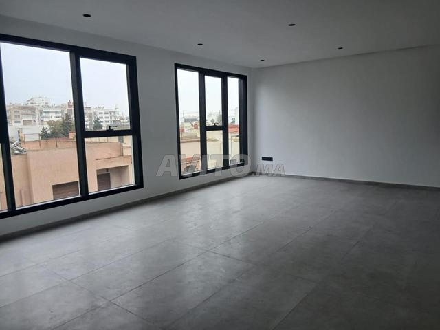 إيجار مكتب جديد