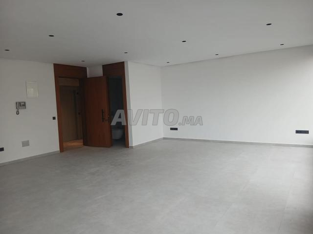 إيجار مكتب جديد