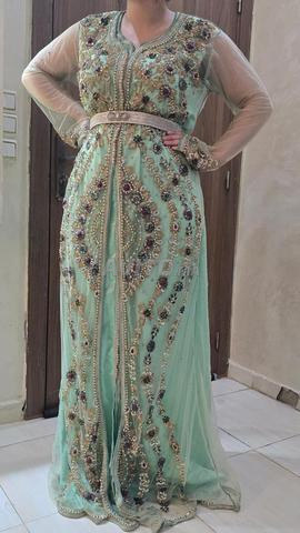 22 قفطان بحالة جيدة. - 2