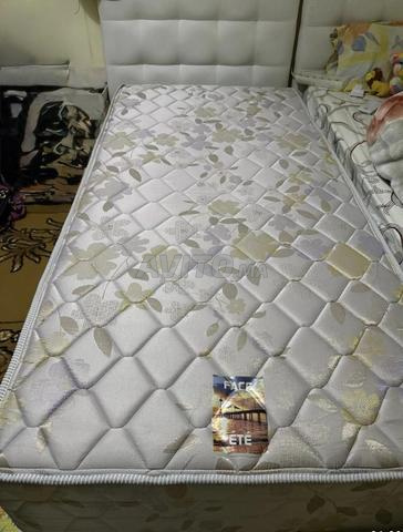 Matelas et lit à vendre - 2