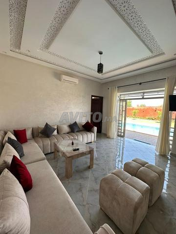 فيلا للبيع 500م² مع مسبح وحديقة - 2