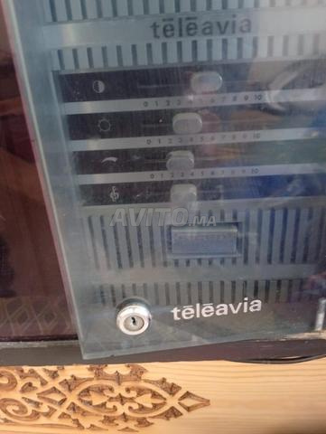 Vieille télévision en bois - 2