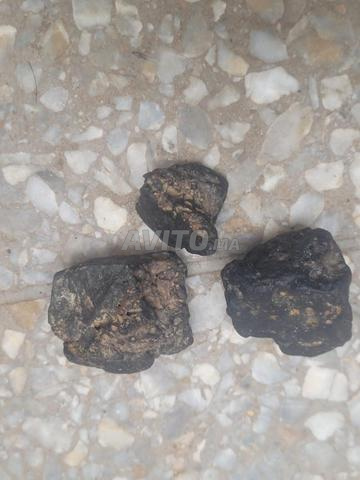 À vendre Trois petites pierres de météorites