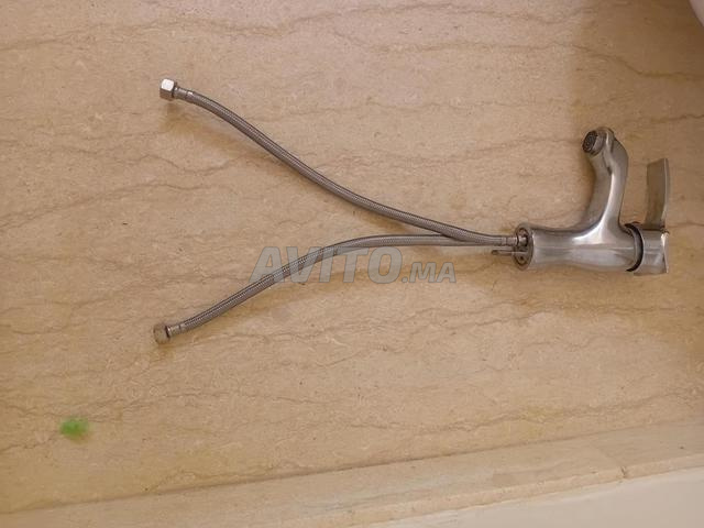 مغسلة بقاعدة وصنبور - 2