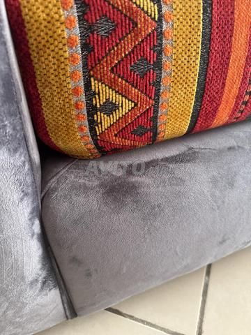 Beau salon moderne comme neuf