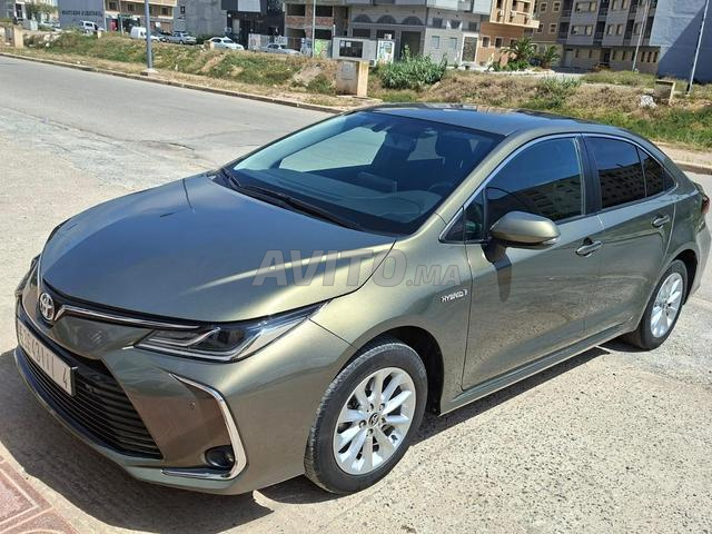 تويوتا كورولا بنزين أوتوماتيكية