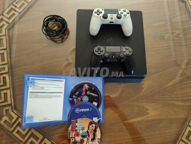 PS4 Slim 2 manettes / 3 CD / 15 jeux et PS Plus 5 mois