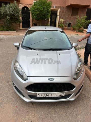 سيارة للبيع