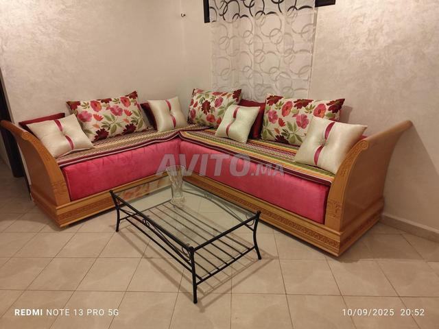 كنب رائع جديد مع ستائر متناسقة - 2