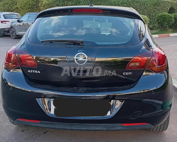 أوبل أسترا ديزل يدوية 2010 بالدار البيضاء