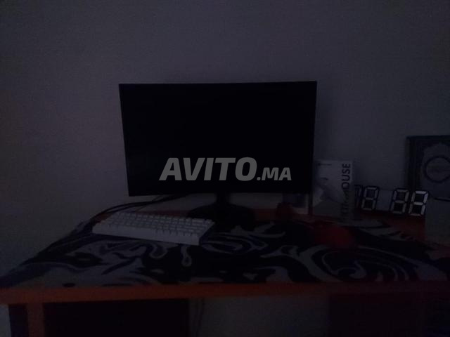 Écran Samsung 23,5 courbé