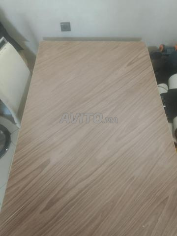 Étudiante avec 6 cahiers - 2