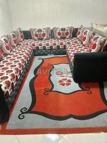 غرفة جلوس كاملة مع السجاد