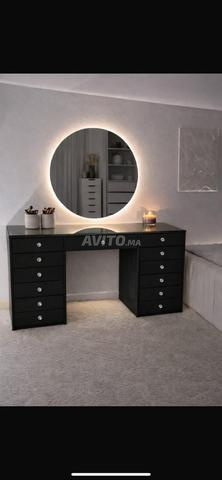 Coiffeuse moderne et magnifique