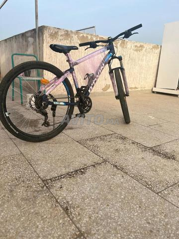 B-twin rokraider 540 جديدة بالخوذة الخاصة بها - 2