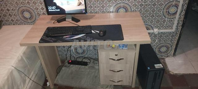 مكتب / كرسي مريح / طاولة ليلية صغيرة - 2