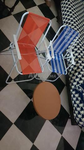 كرسيان قابلان للطي مع طاولة صغيرة - 2