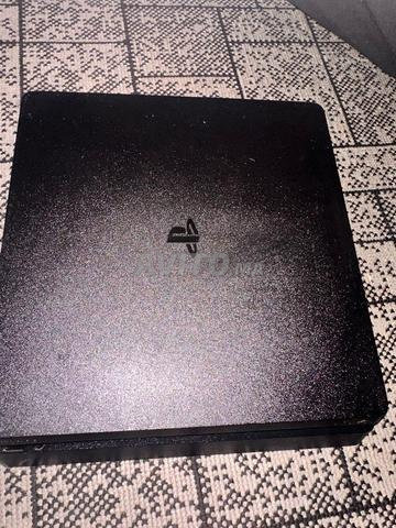 PS4 d'occasion propre avec manette, GTA V et FIFA 21 - 2