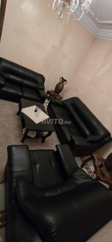 3 كراسي سوداء - 2